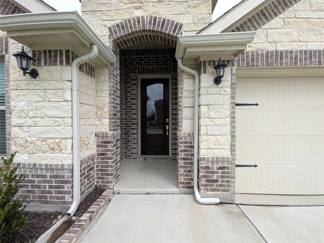 Building Photo - 14601 Little Water Dr