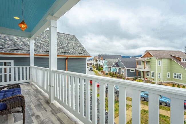 Building Photo - 1494 Madison St