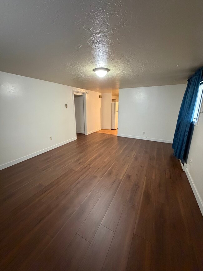 Building Photo - Lava Fife Triplex