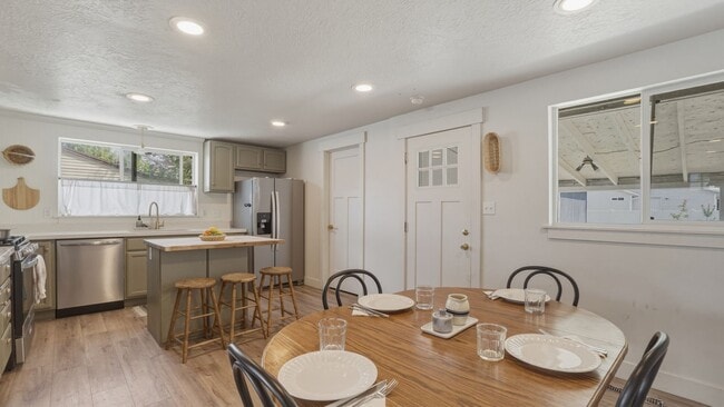 Building Photo - Charming and Quiet 3 bed Orem Home in Prime Location with Solar!!