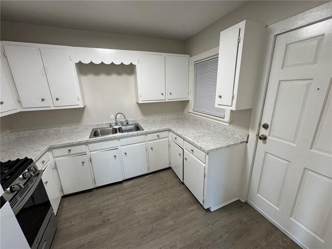 Building Photo - 102 9th Ave