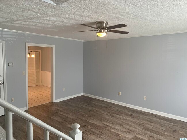 Building Photo - 11112 Memorial Pkwy SW