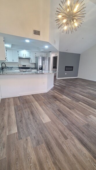 Building Photo - 10490 Chalmer St