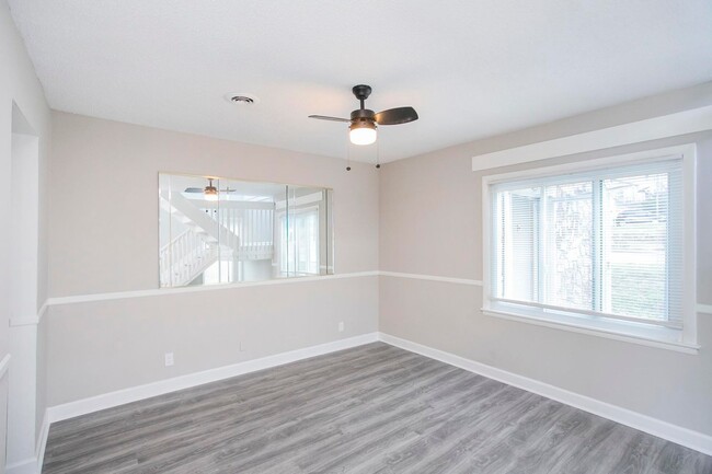 Building Photo - Charming Townhome in Hermitage!