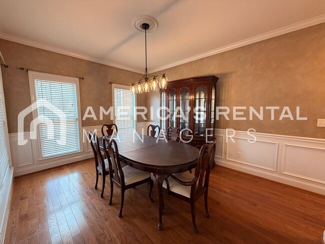 Building Photo - Spacious Five Bedroom Residence in Meadowbrook!