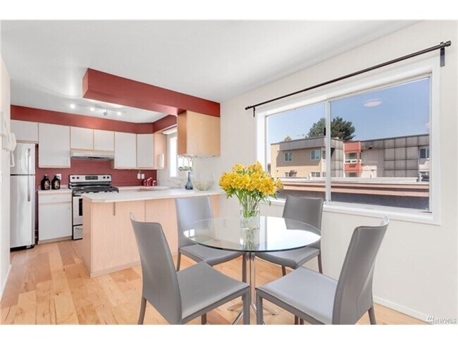 Building Photo - 2bd/1.75ba Seattle Condo