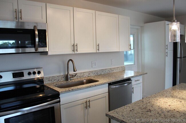 Building Photo - 3643 Betty Ann Ct W
