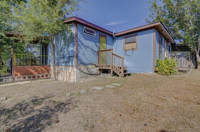Building Photo - 1807 Briar Hill Dr