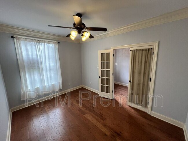 Building Photo - 7335 Oak View Dr.