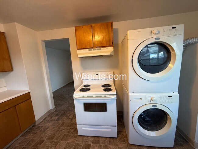 Building Photo - Charming 2 Bedroom • 1 Bath Home in Shadle