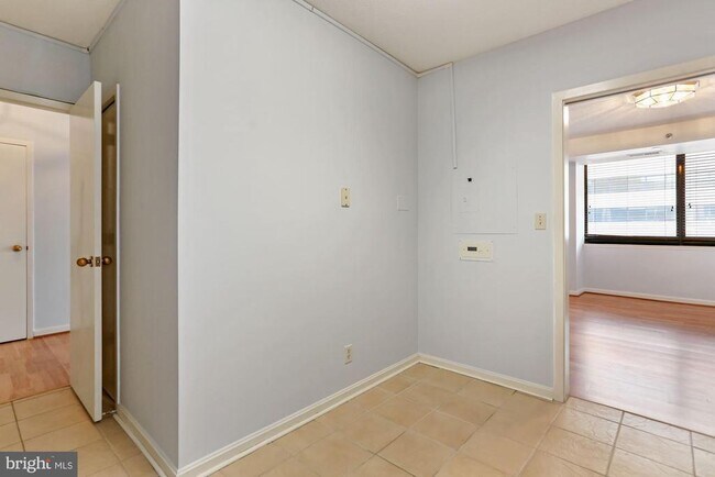 Building Photo - 1805 Crystal Dr