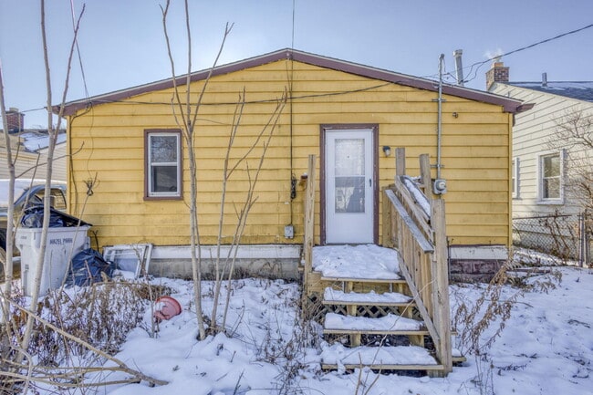 Building Photo - 621 E Meyers Ave