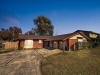 Building Photo - Spacious 3 Bed/3 Bath Midtown Home with Oversized Garage, Large Deck, and Storage Shed