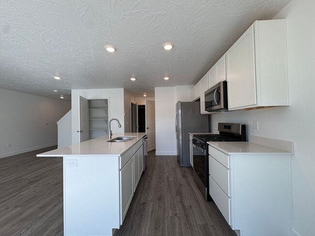 Building Photo - FOUR BED HOME AVAILABLE NOW