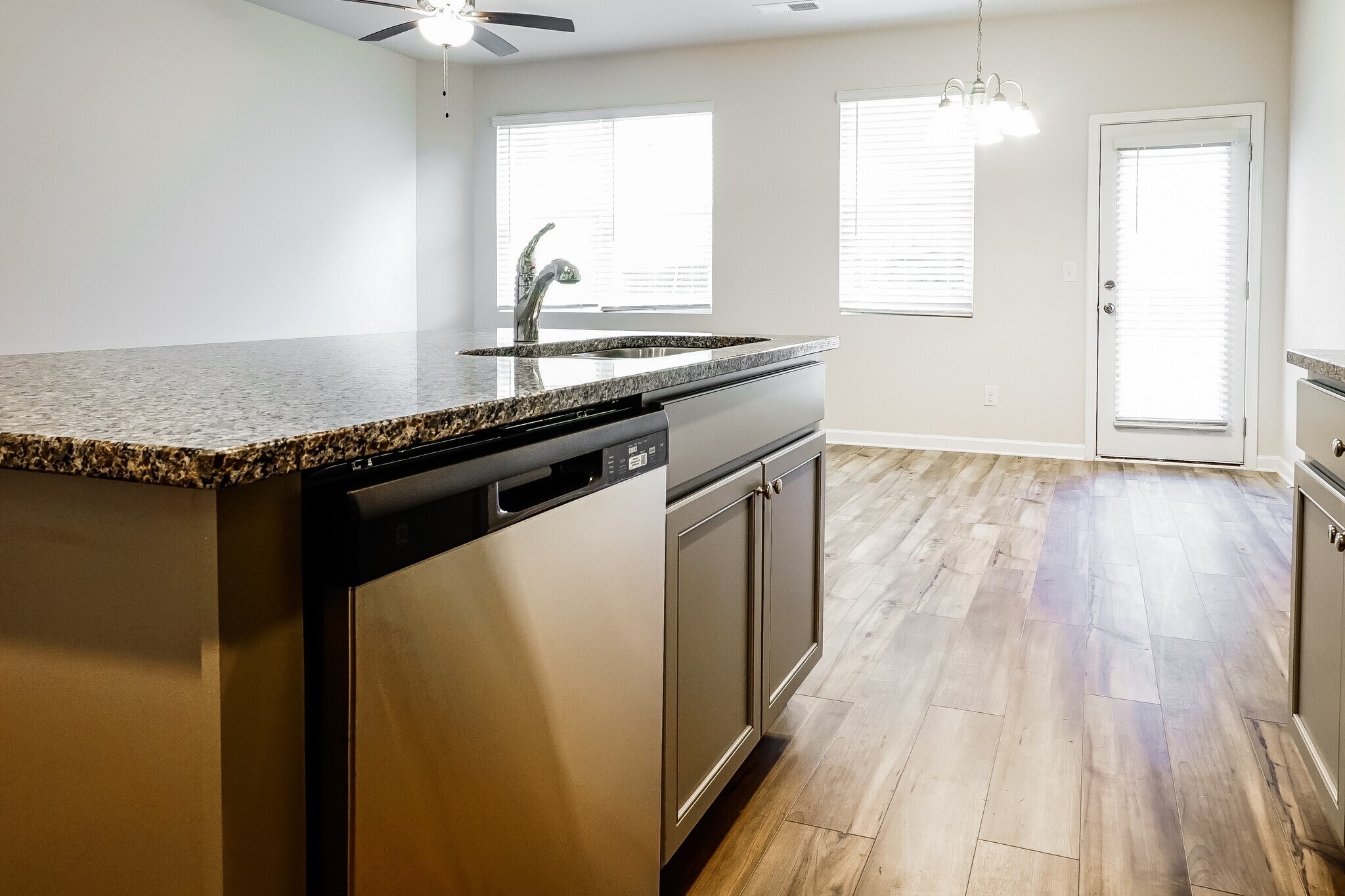 Building Photo - 2833 Saratoga Lake View