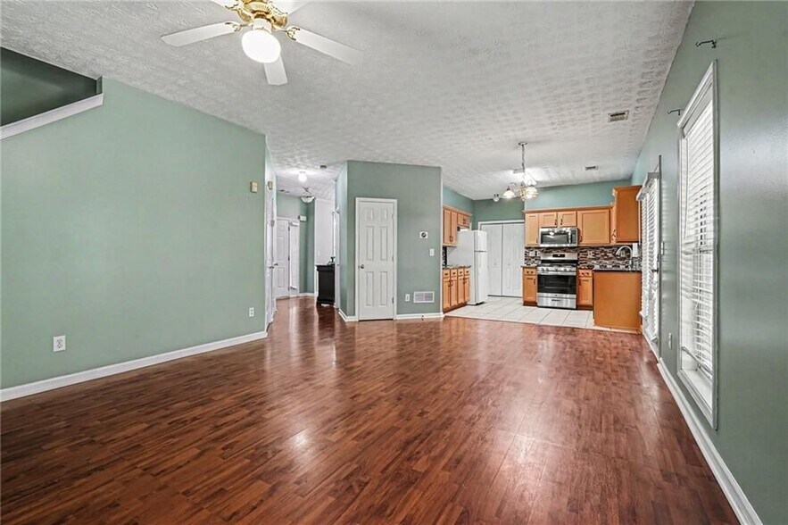 Building Photo - 375 Clairidge Ln SW