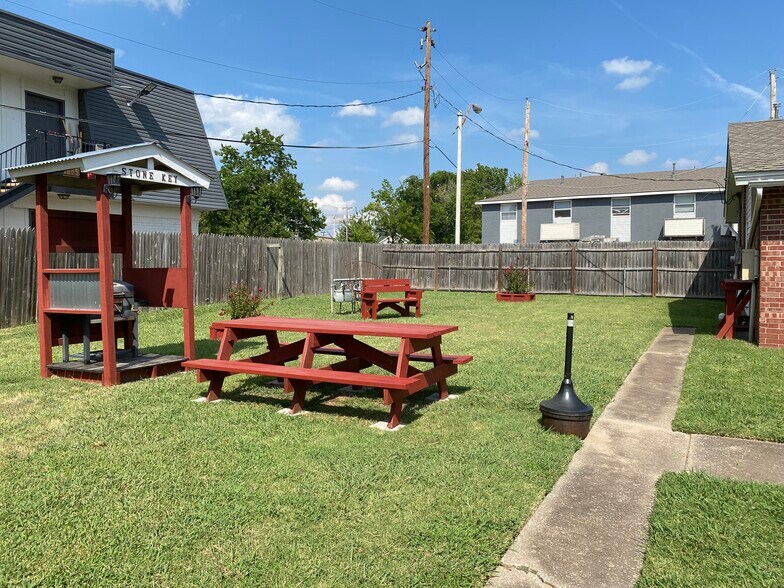 Building Photo - 9909 E 12th St