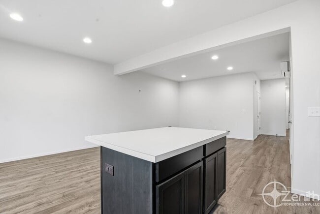 Building Photo - 11726 NE 23rd St