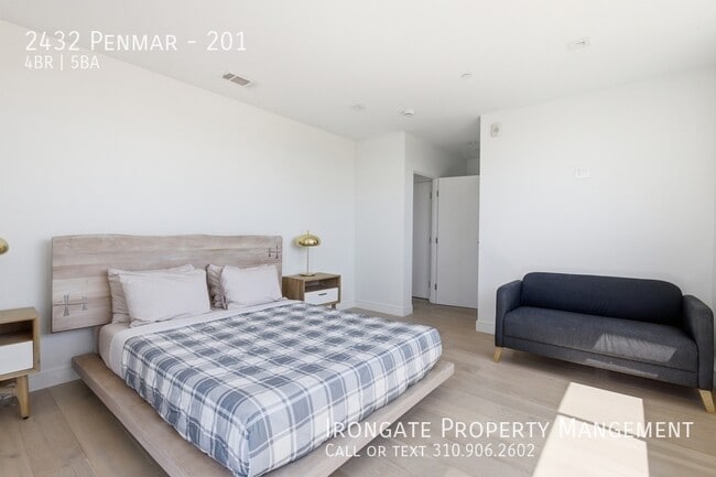 Building Photo - 2432 Penmar-201