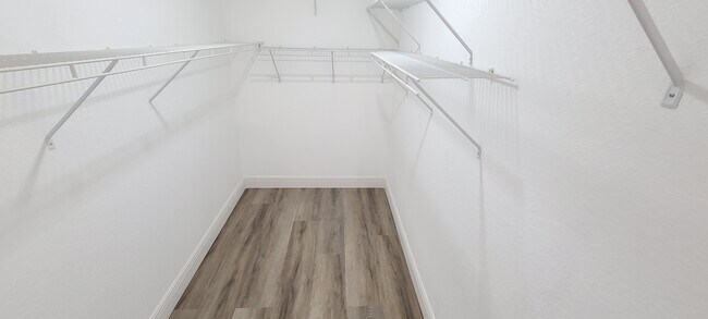 Building Photo - 940 Village Trail