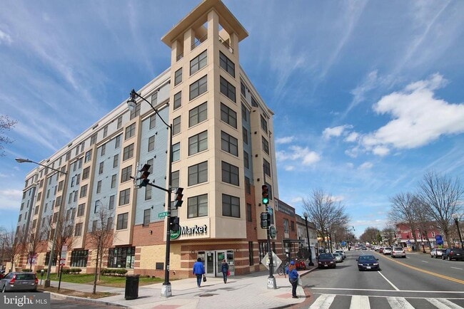 Building Photo - 1321 Spring Rd NW