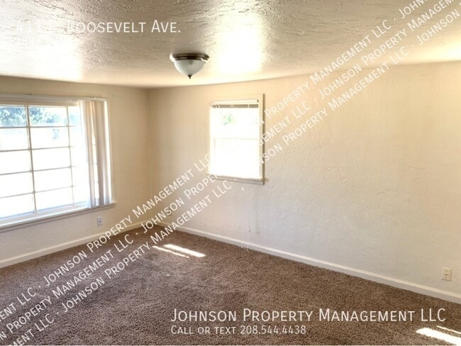 Building Photo - 411 E Roosevelt Ave