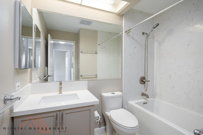 Building Photo - 7080 Hawaii Kai Dr