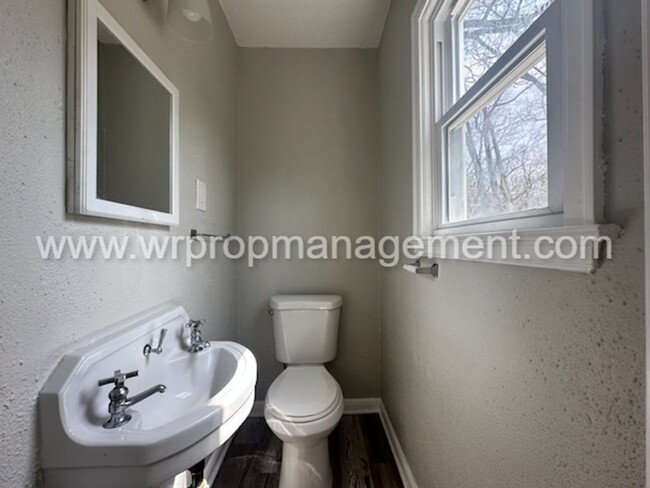Building Photo - 3 Bed 1.5 Bath Home is West Toledo