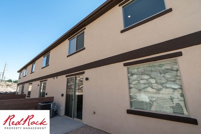 Building Photo - 3 Bedroom Hurricane Townhome With Scenic Views
