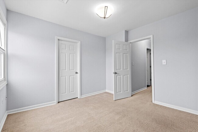 Building Photo - 6BR / 5BA Single-Family Home | 2,663 Sq Ft | Private Driveway | Deck | $4,200/mo Spacious 6-bedro...