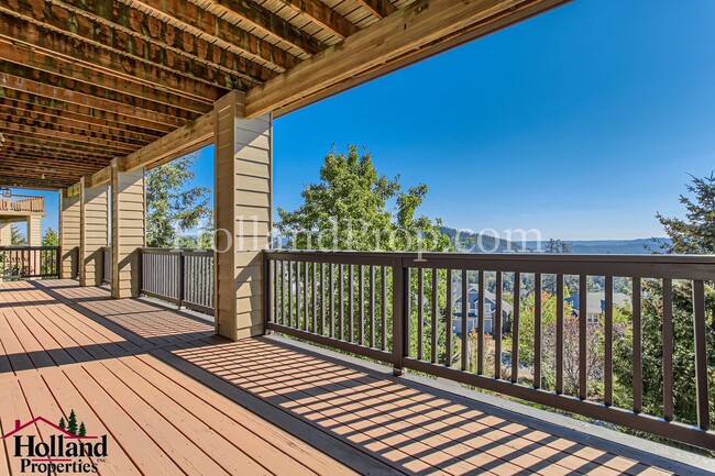 Building Photo - Beautiful 5-Bedroom Retreat with AC, Deck & Breathtaking Views