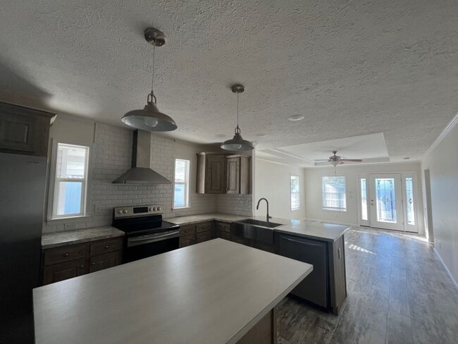 Building Photo - 271 Sable Dr