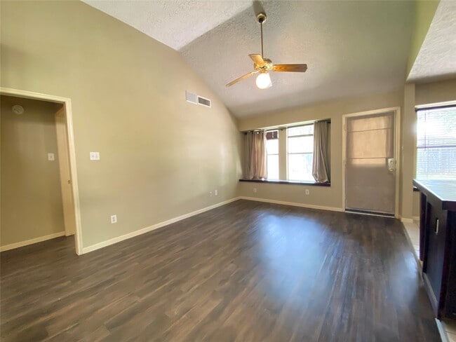 Building Photo - 14727 Sun Harbor Dr