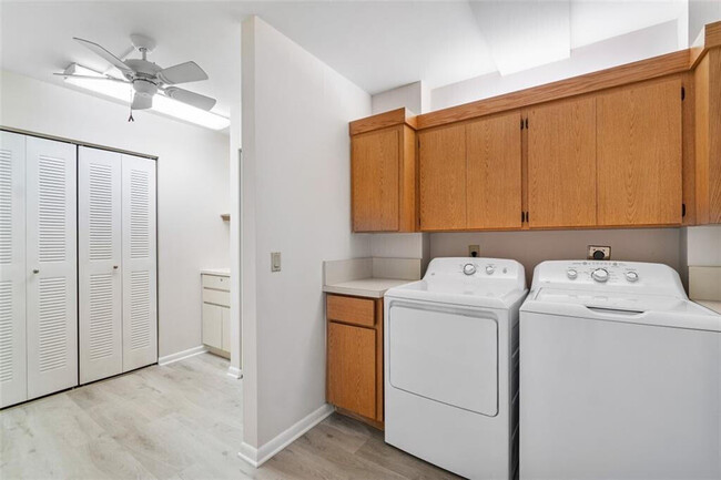 Building Photo - 6181 Balboa Cir