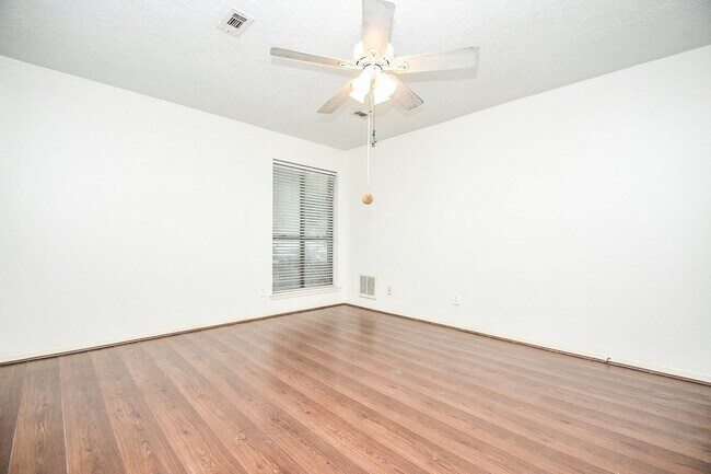 Building Photo - 6702 Spring Leaf Dr