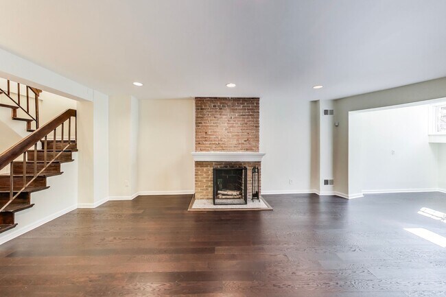 Building Photo - Peaceful 2BD/2BA - Two Level Condo in the Heart of Dupont Circle!