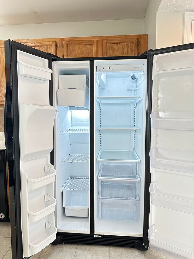 Building Photo - Beautiful 3 BR, 2.5 Bath House in Georgetown! Open Layout, Fenced Backyard, Attached Garage