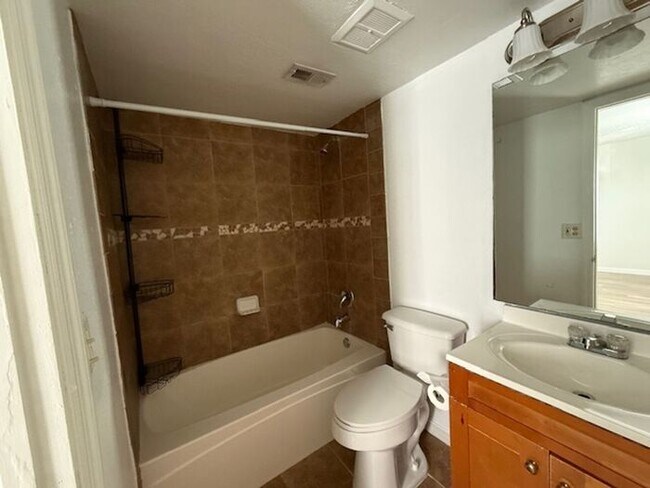 Building Photo - 2/2 Conway Orlando Condo-MOVE IN SPECIAL $200 OF 1ST MONTHS RENT