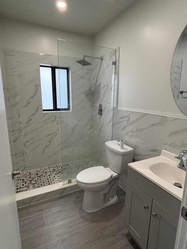 Building Photo - 2210 W 5th Way