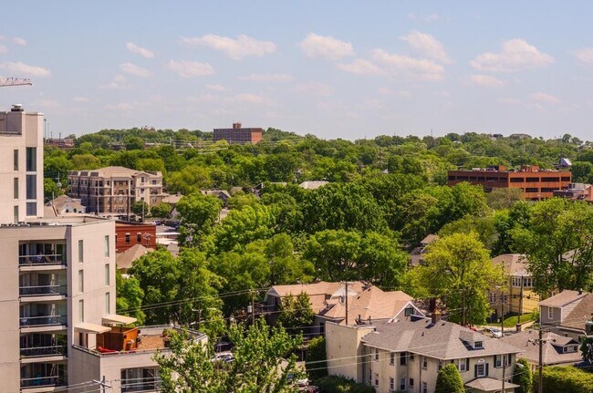 Building Photo - Spectacular space in Nashville's premier condo high-rise