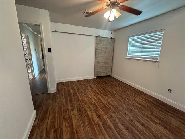Building Photo - 6004 Palm Cir