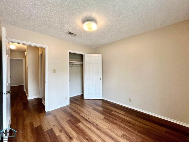 Building Photo - Charming 3-bedroom, 2-bath home near SeaWorld and Lackland AFB!