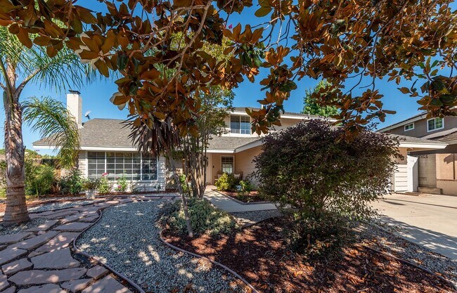 Building Photo - 363 Larcom St