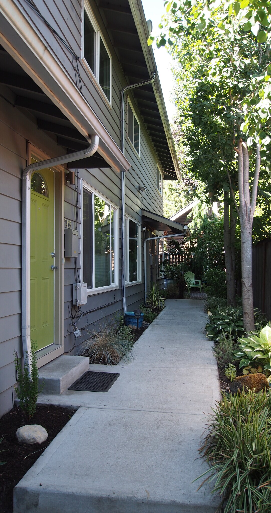 Building Photo - 7427 NE 6th Ave