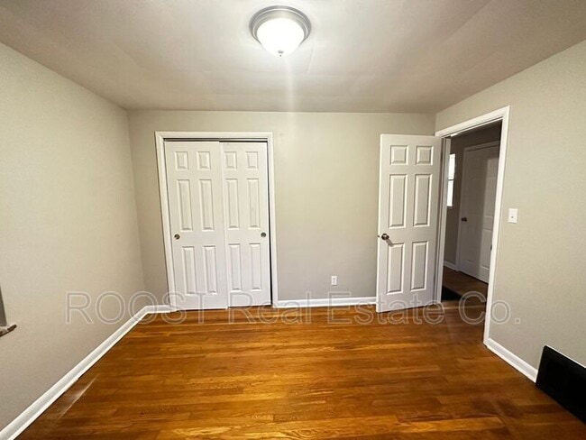Building Photo - 1547 Garling Ave
