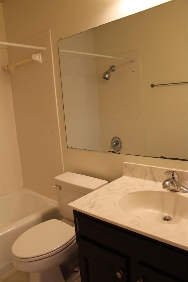 Building Photo - 203 E 31st St