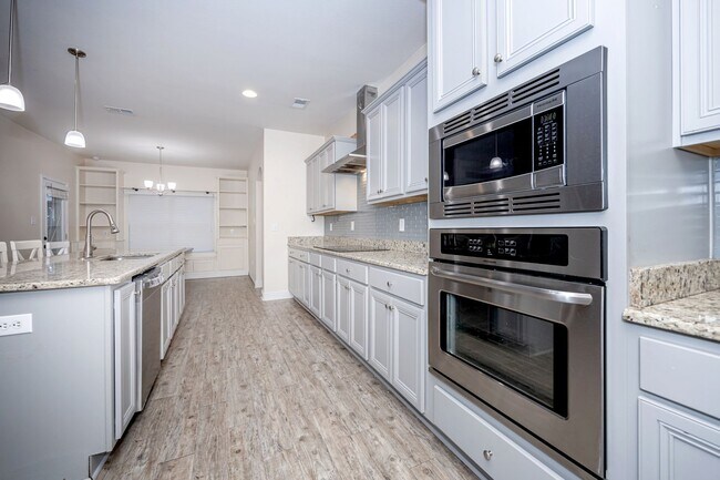 Building Photo - 1013 Silverbell Cv