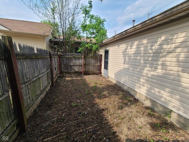 Building Photo - 5623 E 18th St