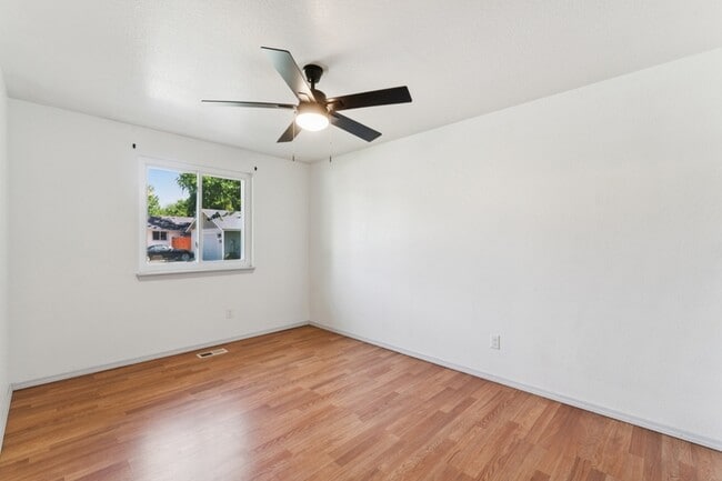 Building Photo - 5591 N Marlboro Ave