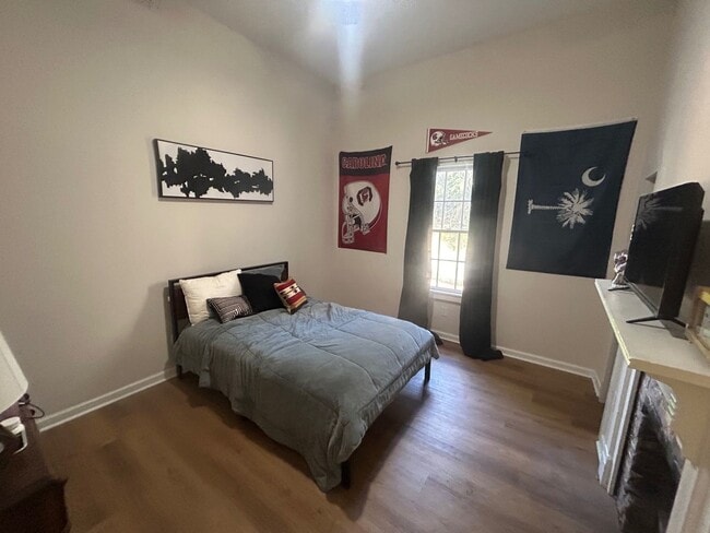 Building Photo - 827 Silver St